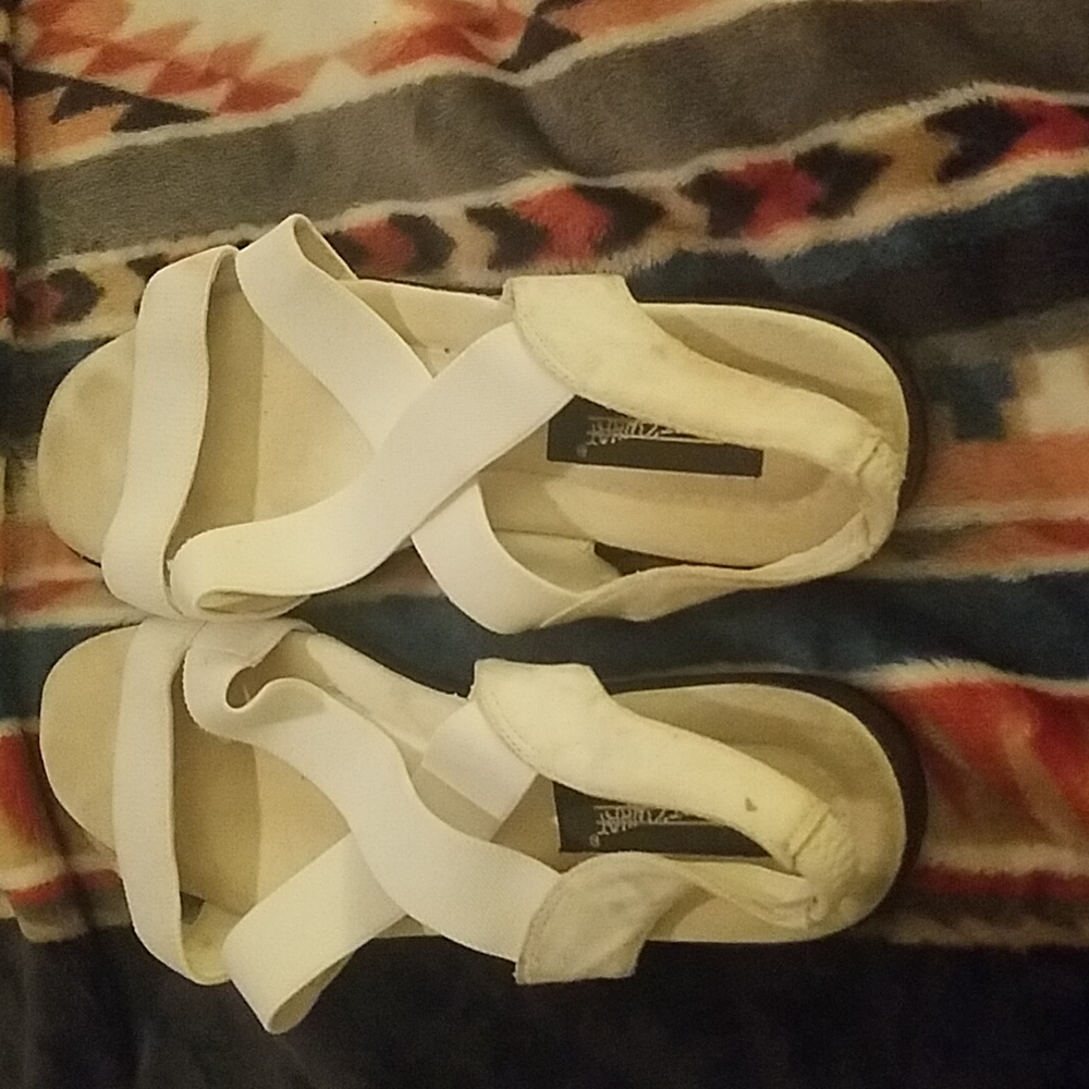 💜 3/$15 What's What Sandals